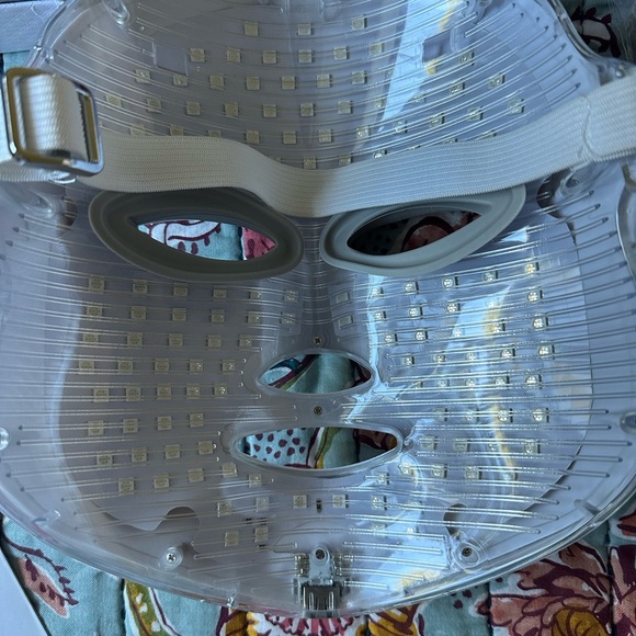 LED Beauty Mask - Picture 3 of 5